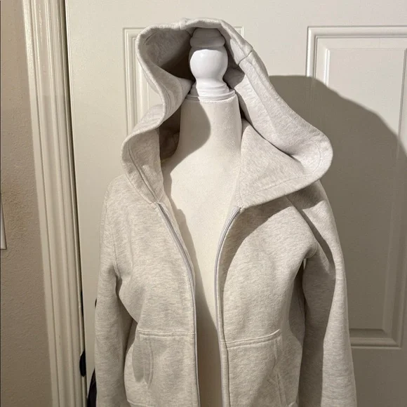 ARITZIA TNA Hooded Zip-Up Sweatshirt - Picture 3 of 8